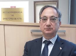 Manuel Vegas Lara, presidente de la Asociación Española de Directores de Hotel (AEDH)